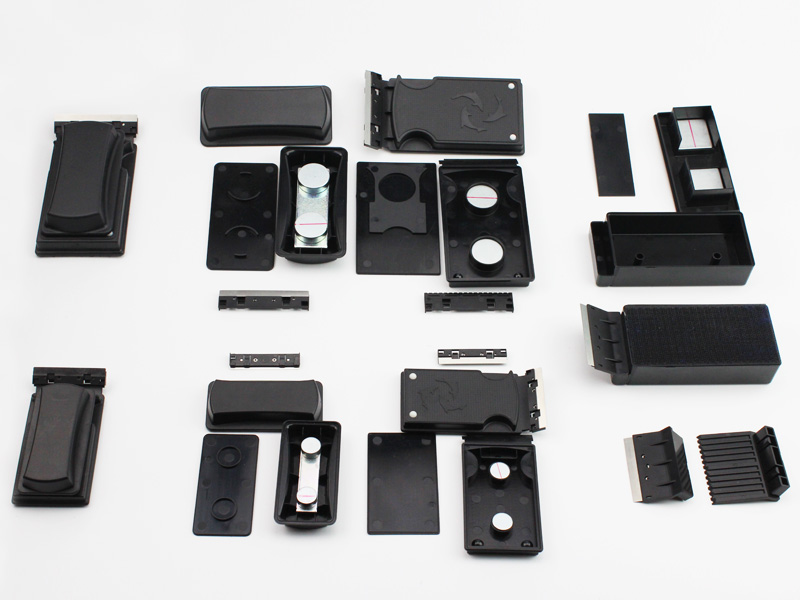 Magnet plastic component